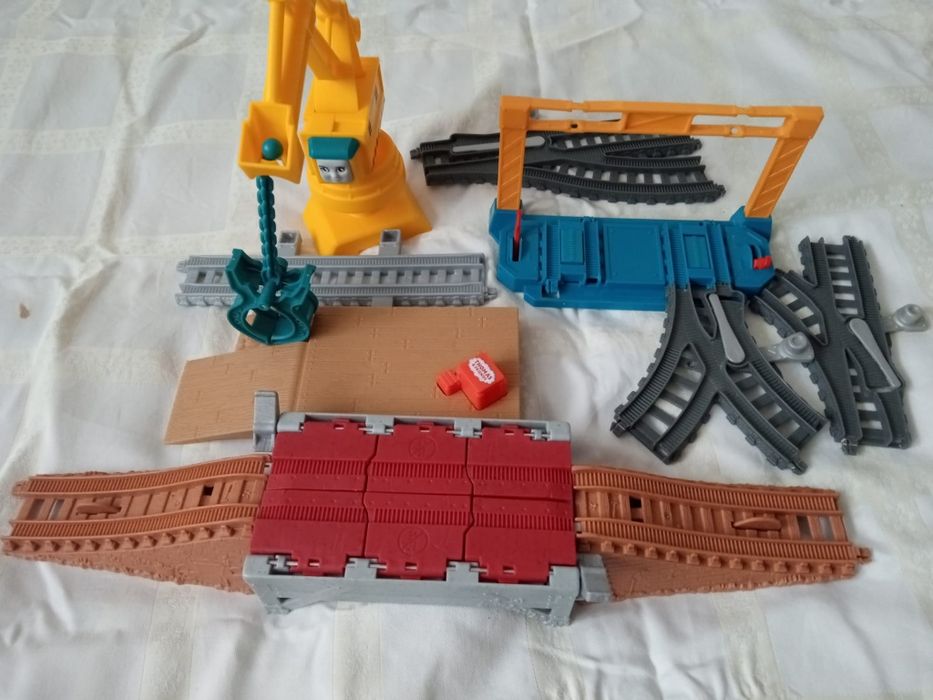 Lot 3 extensii și 3 macaze Thomas & Friends  50 lei totul