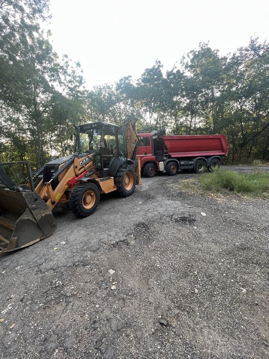 Închiriez buldoexcavator.