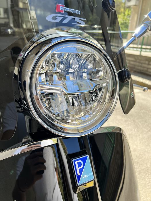 Скутер Vespa Super GTS 300