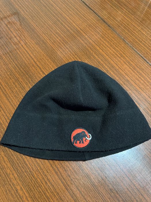 Зимна шапка Mammut.