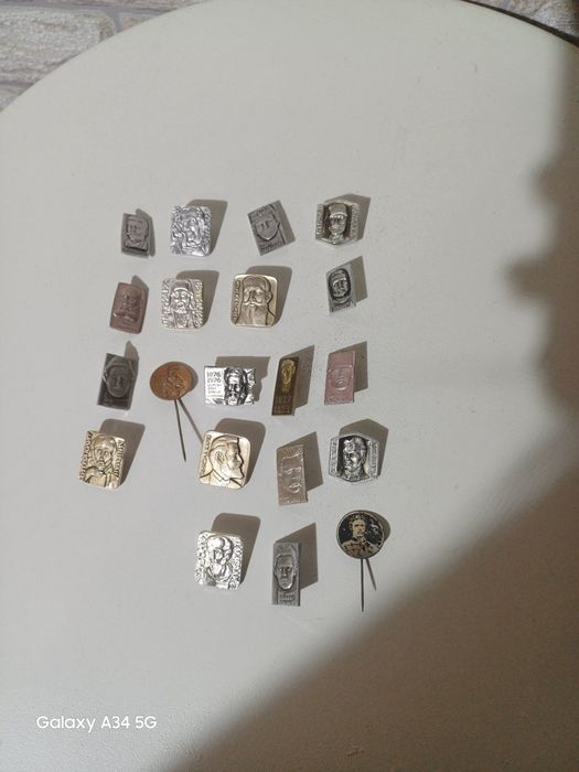 Значки различни.