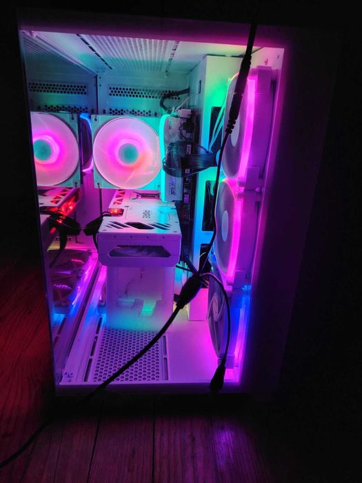 Продавам като нов Геймърски компютър Ryzen 7 5700x3d-гаранция