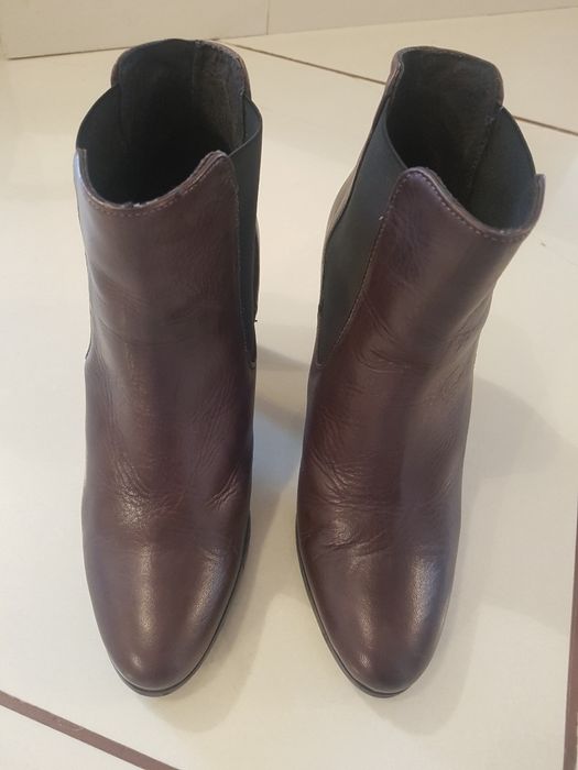 Ghete din piele.