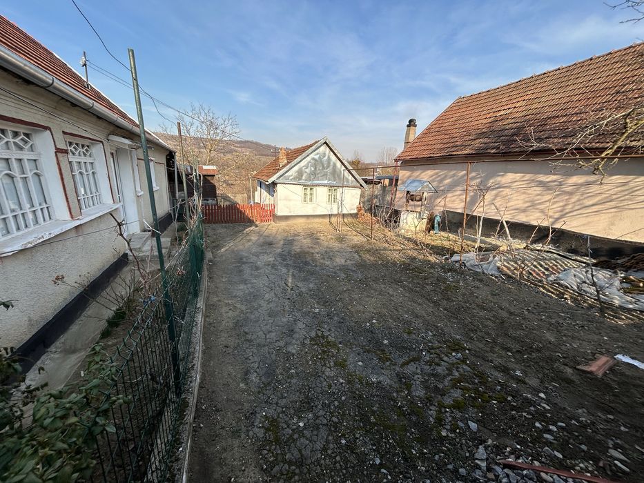 Vand casa la tara