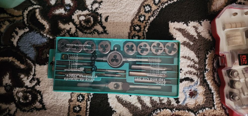 Набор метчиков и плашек (