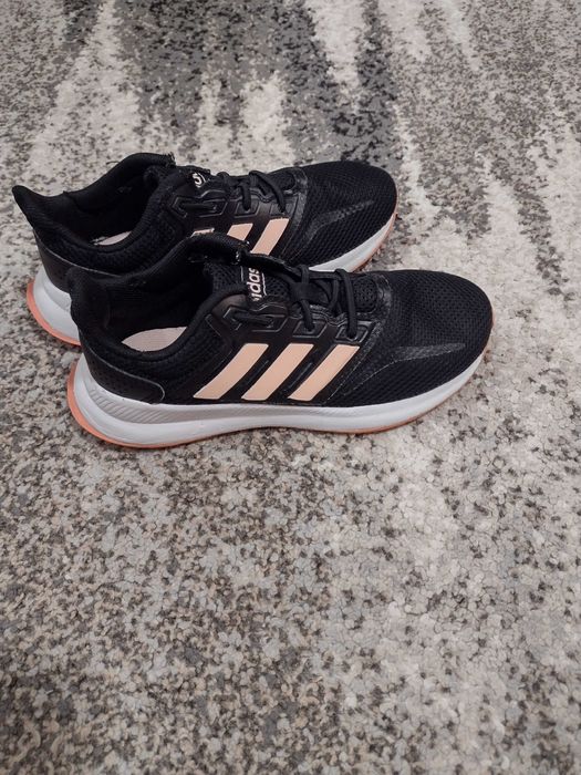 Маратонки Адидас за момиче 31 номер