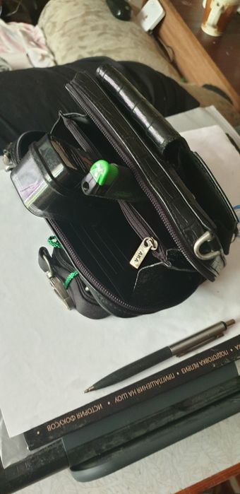 Продам мужскую барсетку.