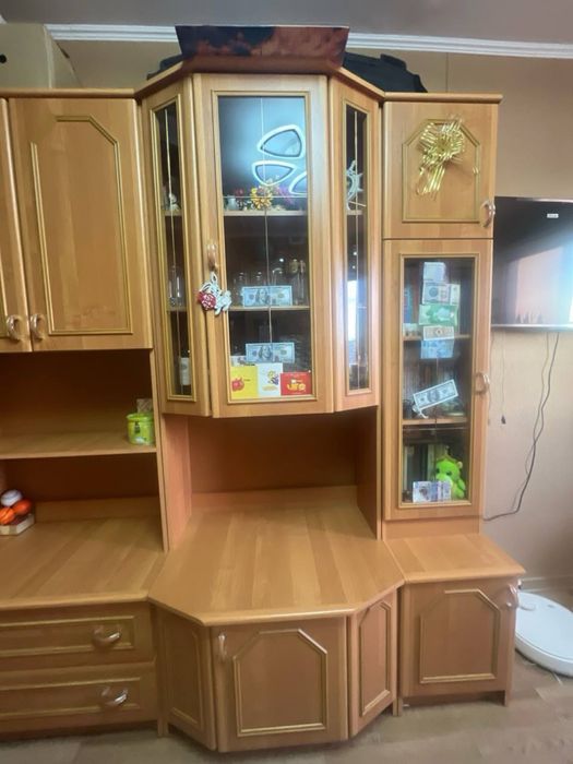 Продам стенку в отоичном состоянии.