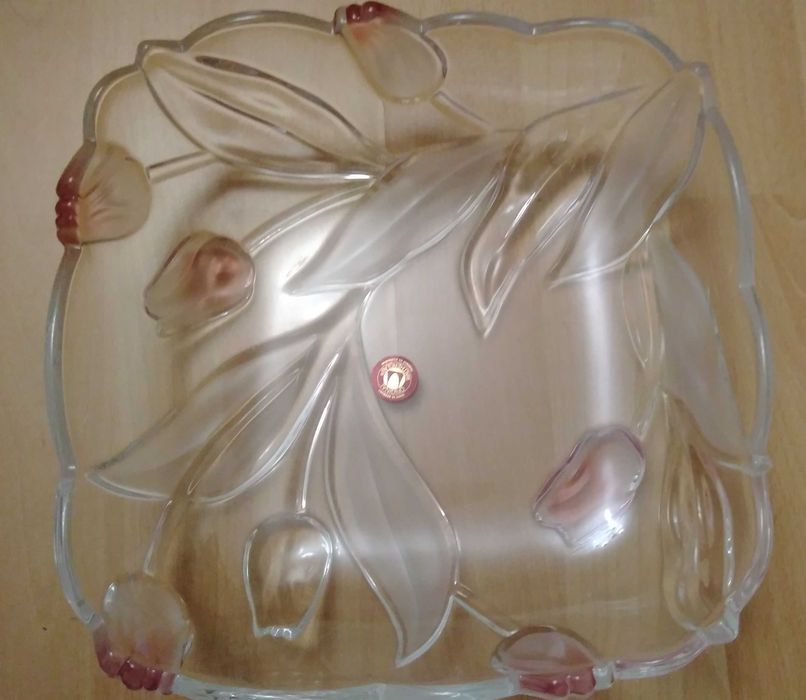 Кристални купи, чаши, бонбониера и салатиера