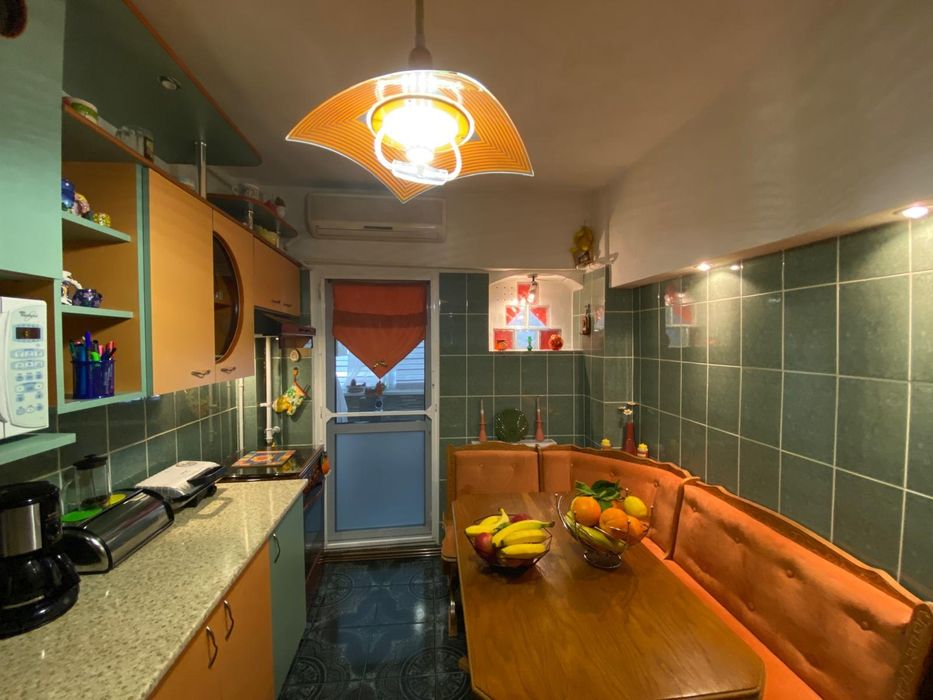 Apartament cu 3 camere, 71mp, zonă centrală +loc de parcare(copertină)