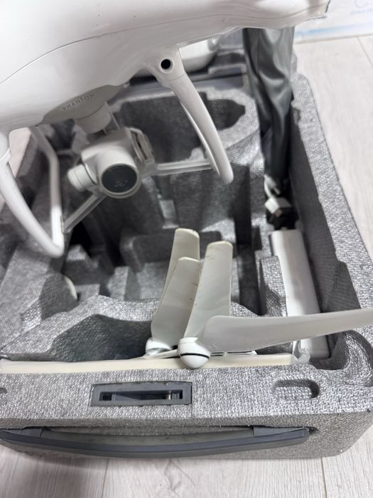 Vand drona dji phantom 4