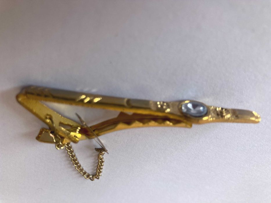 Продавам игли за вратовръзки