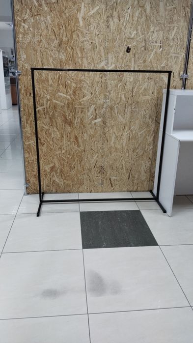 Продам стойку для одежды.