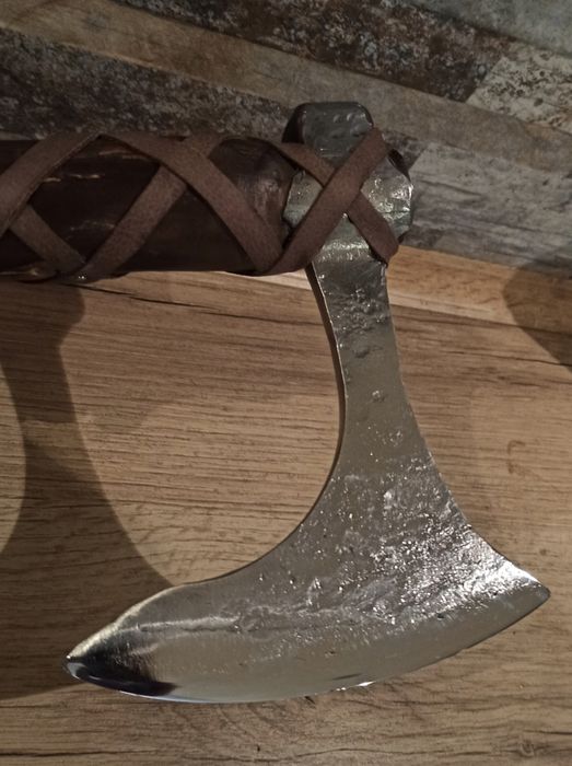 Викингска кована бойна брадва