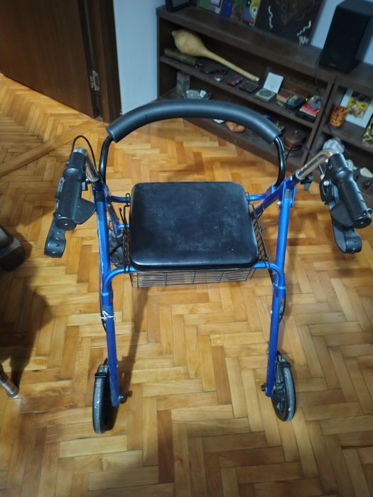 Cadru de mers ortopedic