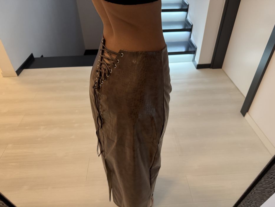 Fusta maro siret la spate