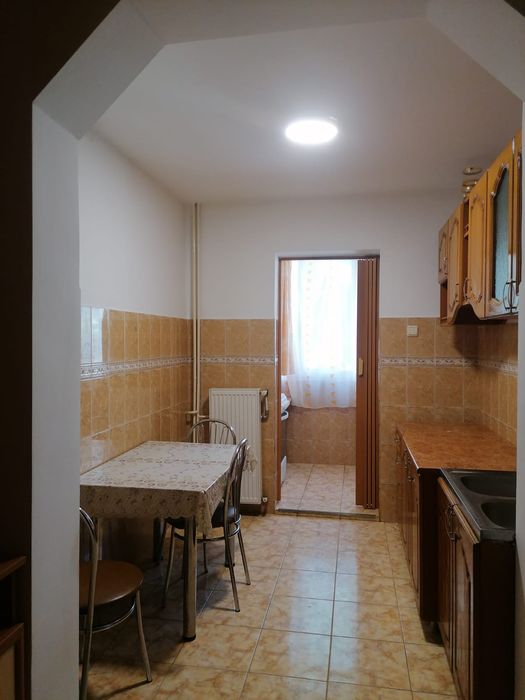 Inchiriez apartament 3 camere Decebal