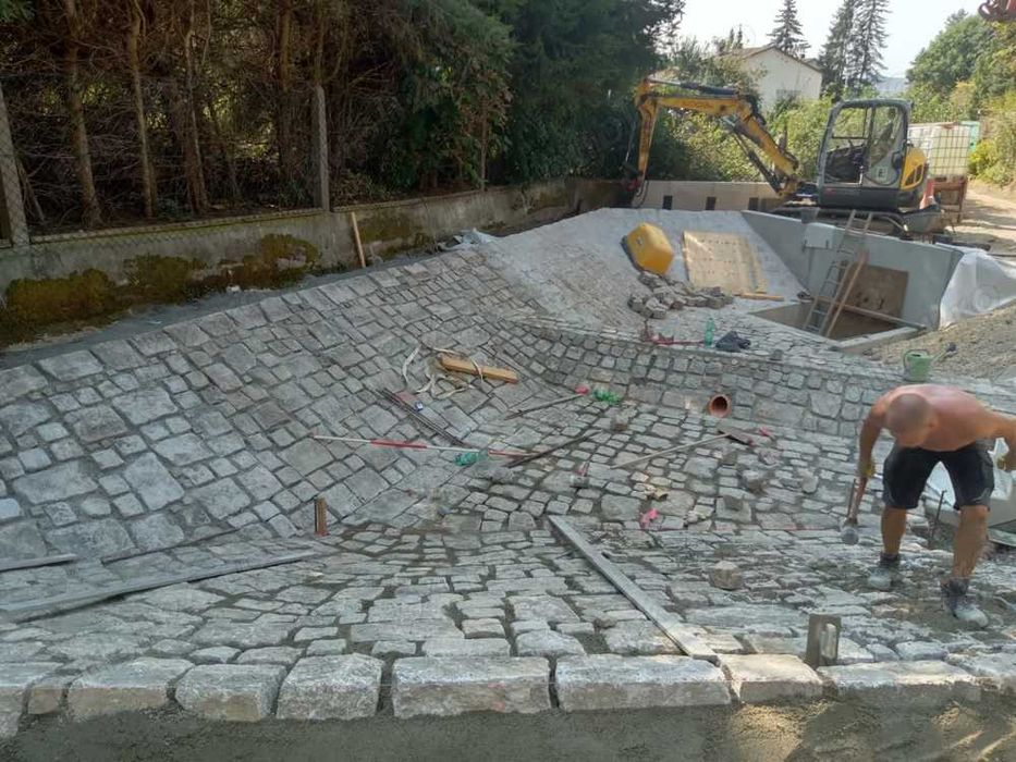 Servicii complete: Pavaje, piatră naturală și amenajări grădini.