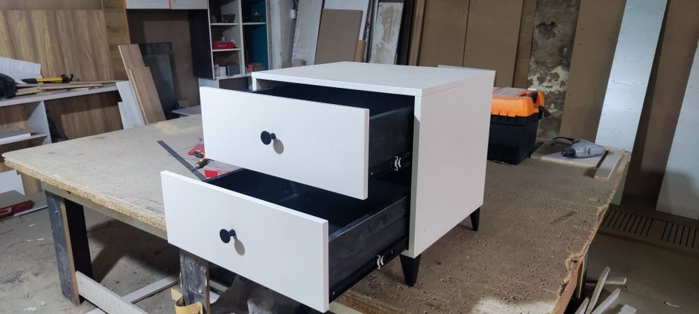 Тумбочка прикроватная