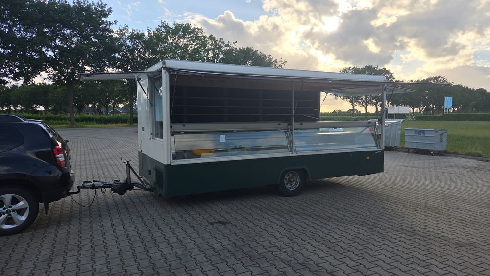 Foodtruck. Foodtrailer. Rulota. frigorific