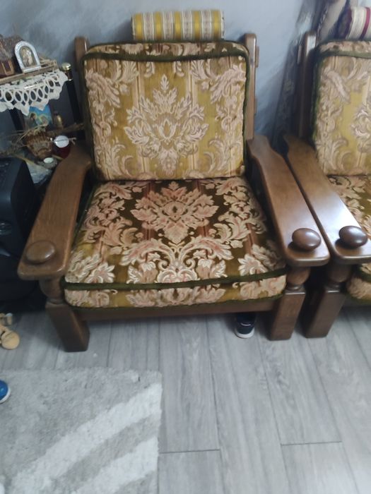 Văd set canapea cu fotolii