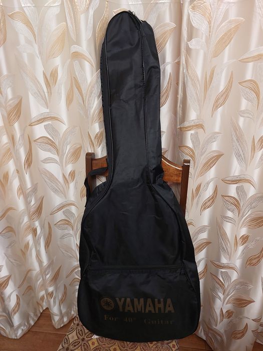 Продам акустическую гитару