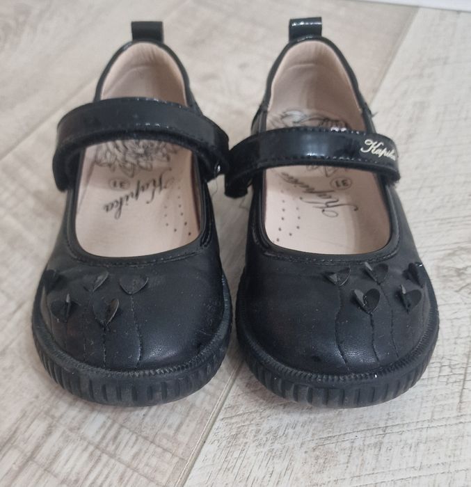 Продам туфли для девочки.