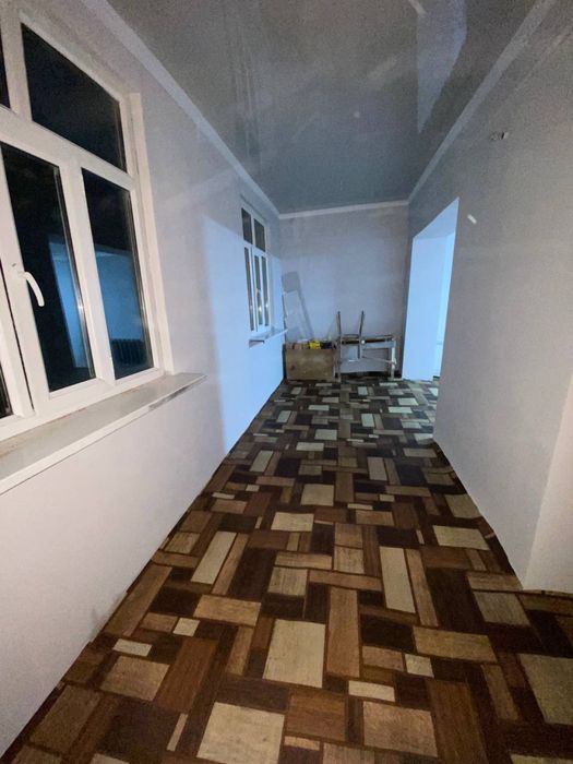 Продается 2х комнатная квартира с ремонтом(огромный балкон имеется) |