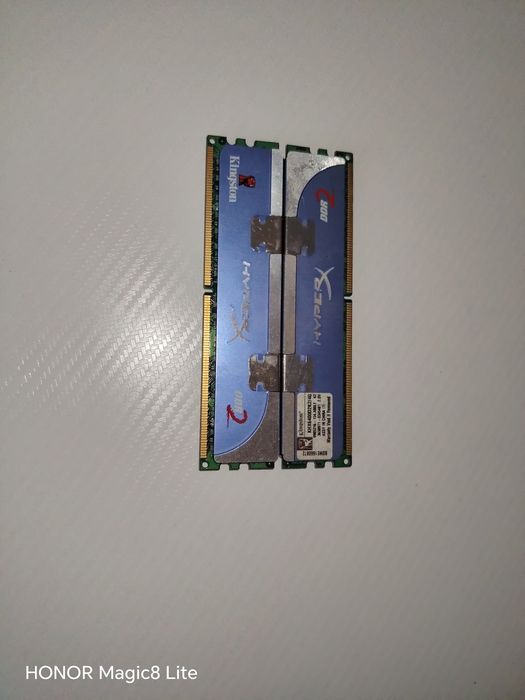 Kit memorie Kingston 4GB (100 lei ambelor)