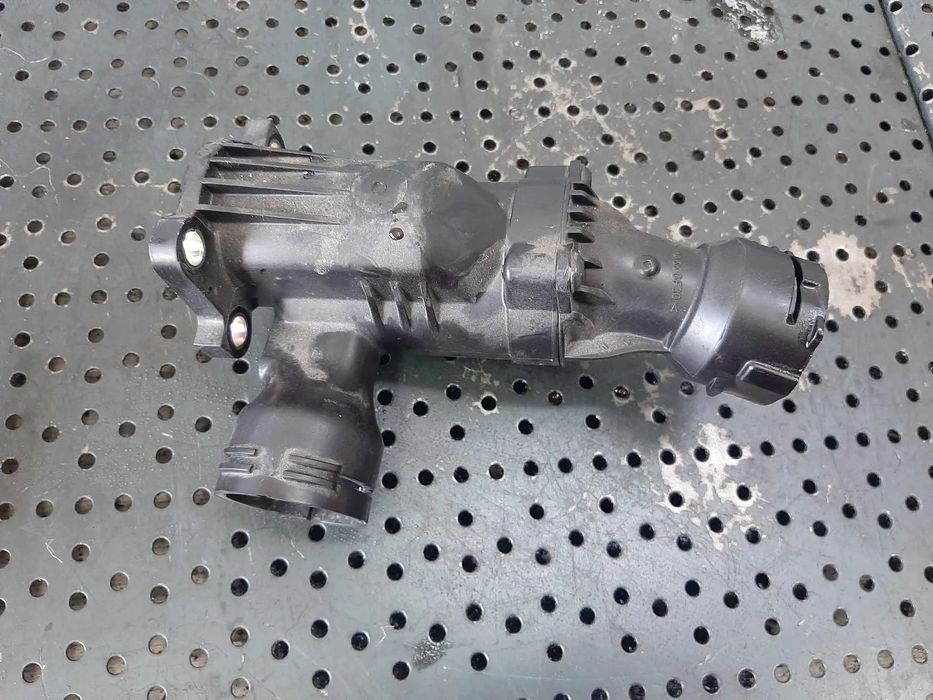 corp carcasa termostat 2.0 tdi det audi q5  audi a3 8v audi a4 b9 vw golf 7  04l121111h