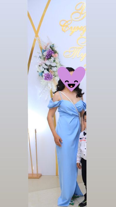 Красивое голубое платье