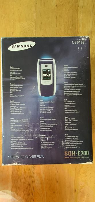 Телефон    SAMSUNG  кнопочный  раскладушкв 
SGH - E 700.
 В  отличном