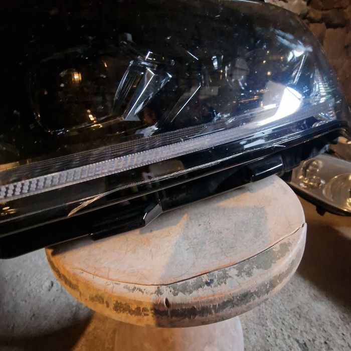 Skoda Enyaq 2022 ляв и десен фар