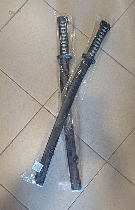 Дедпул костюм и мечове