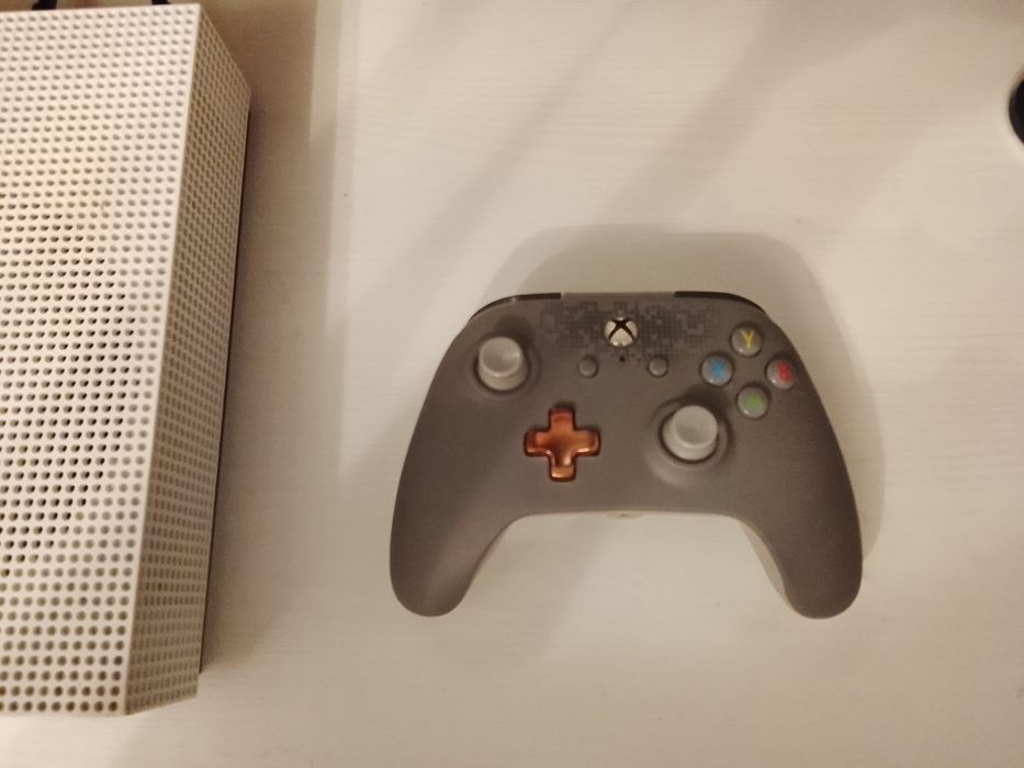 Xbox One S 1 Tb 2 manete