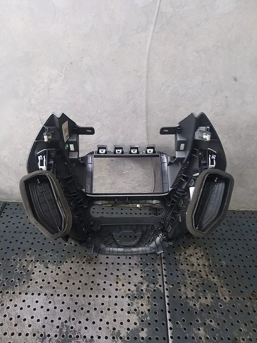 Ornament rama grile ventilatie bord ford transit courier c4a Ornament rama grile ventilatie bord ford transit courier c4a et76r014l20 jt7618835ab