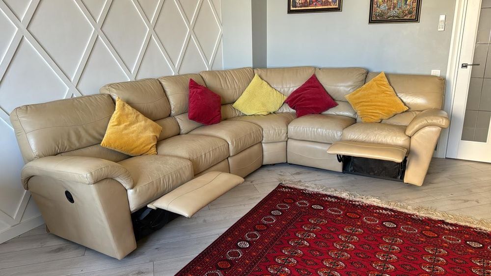 Мягкий кожаный уголок