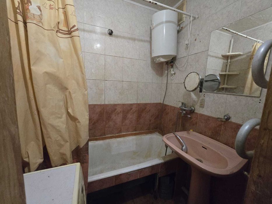 Продам пятикомнатную квартиру