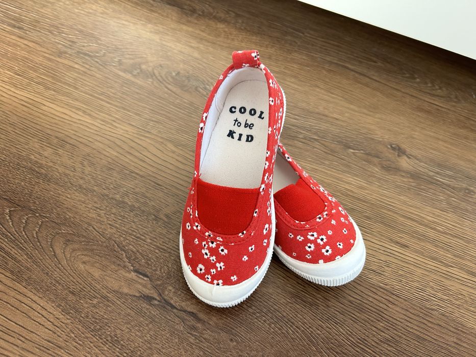 Tenisi noi marimea 25