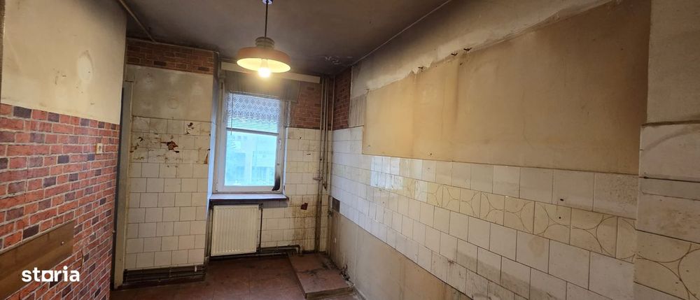 Apartamen cu 3 camere situat in Centrul Nou, decomandat, etaj 2/4!