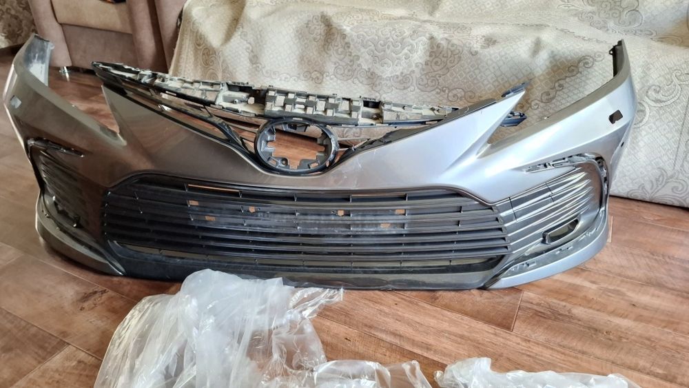 Передний бампер Toyota Camry