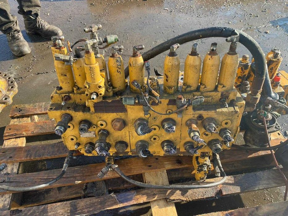 Distribuitor hidraulic Caterpillar KMX13SA excavator Caterpillar