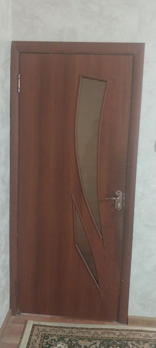 Шкафы ,ковры,стол