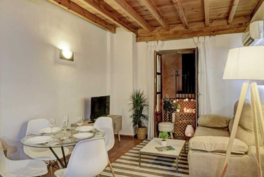 Дава се под наем Двустаен апартамент в Пловдив, Коматево - 64 кв.м за 280.5 € - Снимка #2