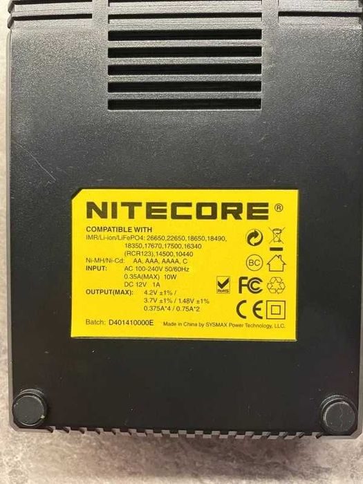 Încărcător profesional Nitecore D4 | 4 acumulatori Li-ion 18650