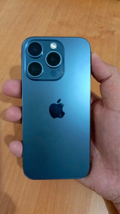 Айфон 15 про синий цвет