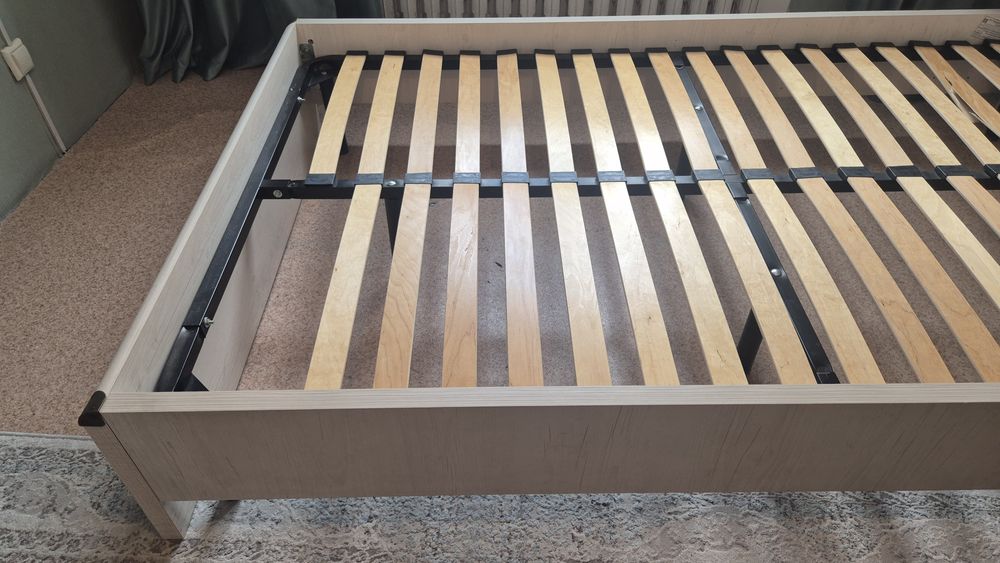 Продам кровать без матраса!