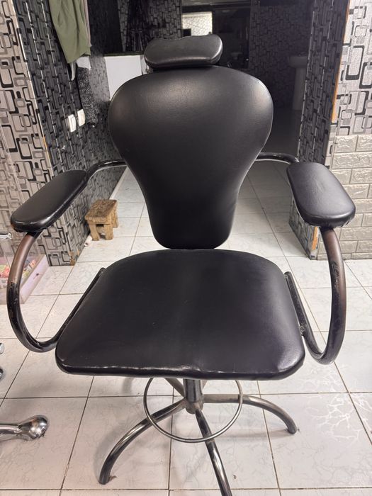 Парикмахерское кресло