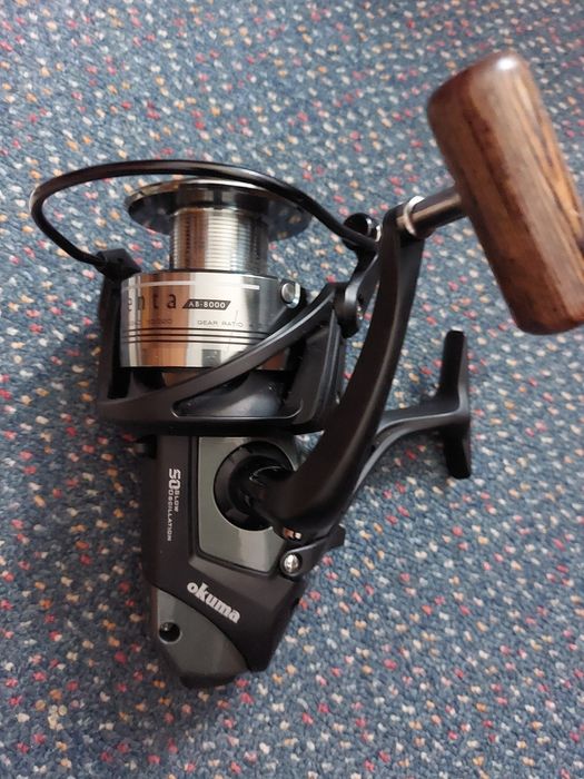 Cutit Fiskars  okuma aventa 8000