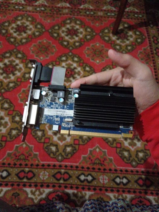 Видеокарта Radeon r5 200 series 1gb